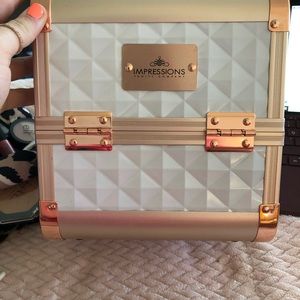 A IMPRESSIONS vanity company makeup box
